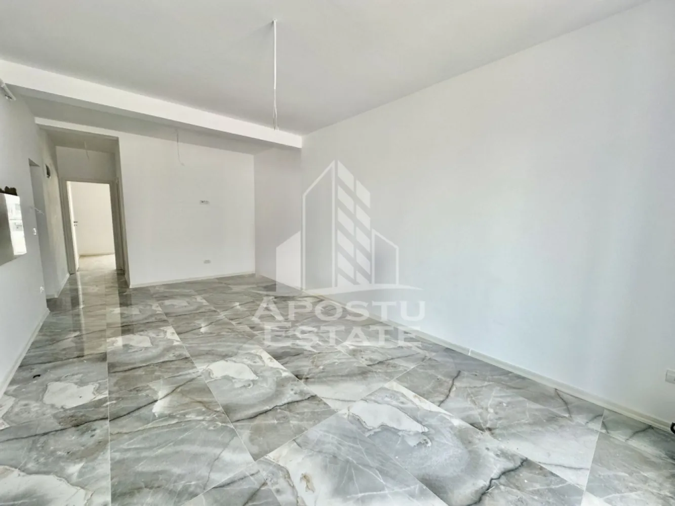 Apartament cu 2 camere, 2 balcoane, etaj 1, zona Planetelor