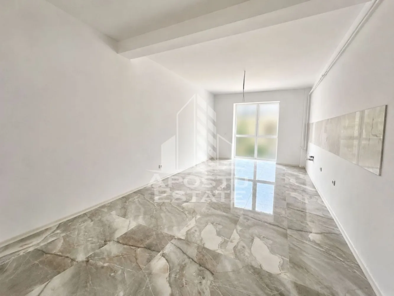 Apartament cu 2 camere, 2 balcoane, etaj 1, zona Planetelor