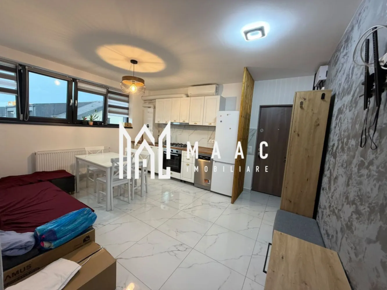 Apartament 3 camere decomandat | Doamna Stanca | 2022, AC - Apartament cu 3 camere decomandat, situat în zona Doamna Stanca din Șelimbăr, complet mobilat și utilat, cu aer condiționat și finisaje moderne, pregătit pentru mutare.

Detalii proprietate:
• 52 mp utili și compartimentare decomandată
• Living, 2 dormitoare, bucătărie și baie
• Etaj 3 din 3, apartament tip mansardă cu un singur perete teșit
• Imobil construit în 2022
• Stare interior: ultrafinisat
• Se vinde complet mobilat și utilat
• Mobilier realizat pe comandă, finisaje și decorațiuni San Marco
• Aer condiționat și 1 loc de parcare inclus

Apartamentul este amplasat în zona Doamna Stanca din Șelimbăr, într-un imobil cu regim de înălțime P+3, construit în 2022. Configurația interioară este gândită pentru folosirea eficientă a spațiului, iar amenajarea actuală oferă un ambient modern și bine organizat.

Cod anunț CP3200538. Contactează echipa MAAC Imobiliare pentru mai multe detalii și pentru programarea unei vizionări.