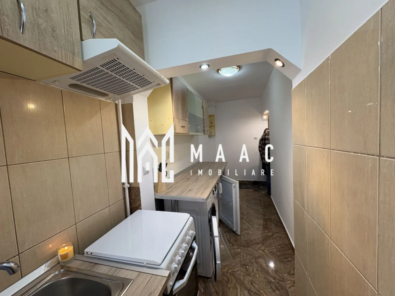 Garsoniera I etaj intermediar I 28 mp I Vasile Aaron - MAAC imobiliare va propune spre vânzare o garsonieră situată la etajul 4 din 5 în zona Vasile Aaron Garsoniera este compusă din : Bucătărie utilată,mobilată. Baie utilată Camera ,mobilată, utilată Pentru mai multe detalii precizați ca ați văzut anunțul cu ID CP CP2937227 }}