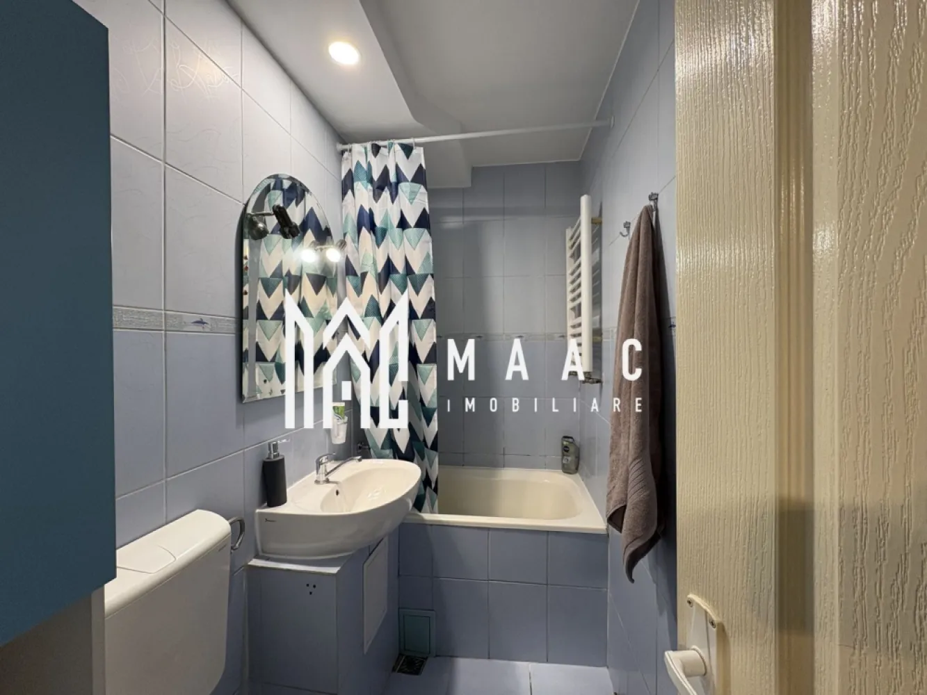 Garsoniera I etaj intermediar I 28 mp I Vasile Aaron - MAAC imobiliare va propune spre vânzare o garsonieră situată la etajul 4 din 5 în zona Vasile Aaron Garsoniera este compusă din : Bucătărie utilată,mobilată. Baie utilată Camera ,mobilată, utilată Pentru mai multe detalii precizați ca ați văzut anunțul cu ID CP CP2937227 }}