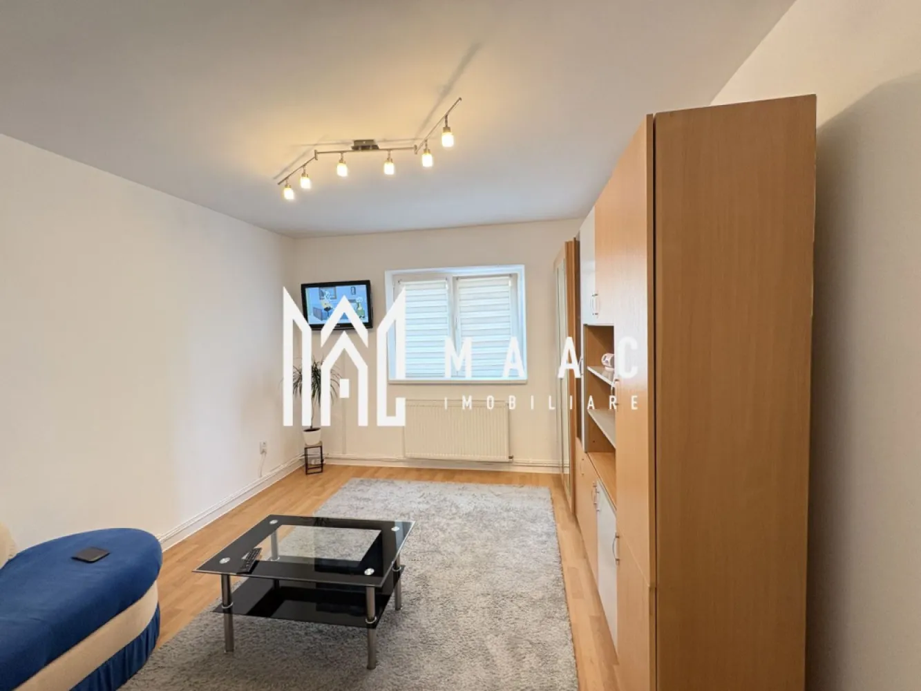 Garsoniera I etaj intermediar I 28 mp I Vasile Aaron - MAAC imobiliare va propune spre vânzare o garsonieră situată la etajul 4 din 5 în zona Vasile Aaron Garsoniera este compusă din : Bucătărie utilată,mobilată. Baie utilată Camera ,mobilată, utilată Pentru mai multe detalii precizați ca ați văzut anunțul cu ID CP CP2937227 }}