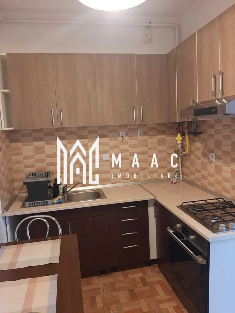 Garsonier | Balcon | Parcare | Etaj 2 | Turnisor - MAAC Imobiliare vă propune spre închiriere o garsonieră complet mobilată și utilată, situată în cartierul Turnișor, într-o zonă liniștită, cu acces rapid către Aeroport, Zona Industrială Vest, mijloace de transport în comun și magazine.

Locuința este amplasată la etajul 2 și are o suprafață utilă de 31 mp, fiind potrivită pentru o persoană sau un cuplu.

Compartimentare
Cameră spațioasă
Bucătărie separată
Baie
Hol
Balcon
Dotări
Centrală termică proprie
Geamuri termopan PVC
Ușă metalică
Gresie, faianță și parchet laminat
Complet mobilată și utilată
Disponibilă pentru mutare imediată
Avantaje
Zonă liniștită
Aproape de stații de autobuz
Acces rapid către Aeroport și Zona Industrială Vest
Magazine și alte facilități în apropiere
Ideală pentru închiriere pe termen lung
Condiții de închiriere
Se închiriază exclusiv persoanelor nefumătoare
Nu se acceptă animale de companie
Se percepe garanție echivalentă cu o lună de chirie

Pentru mai multe detalii, vă rugăm să menționați telefonic numărul CP3200767