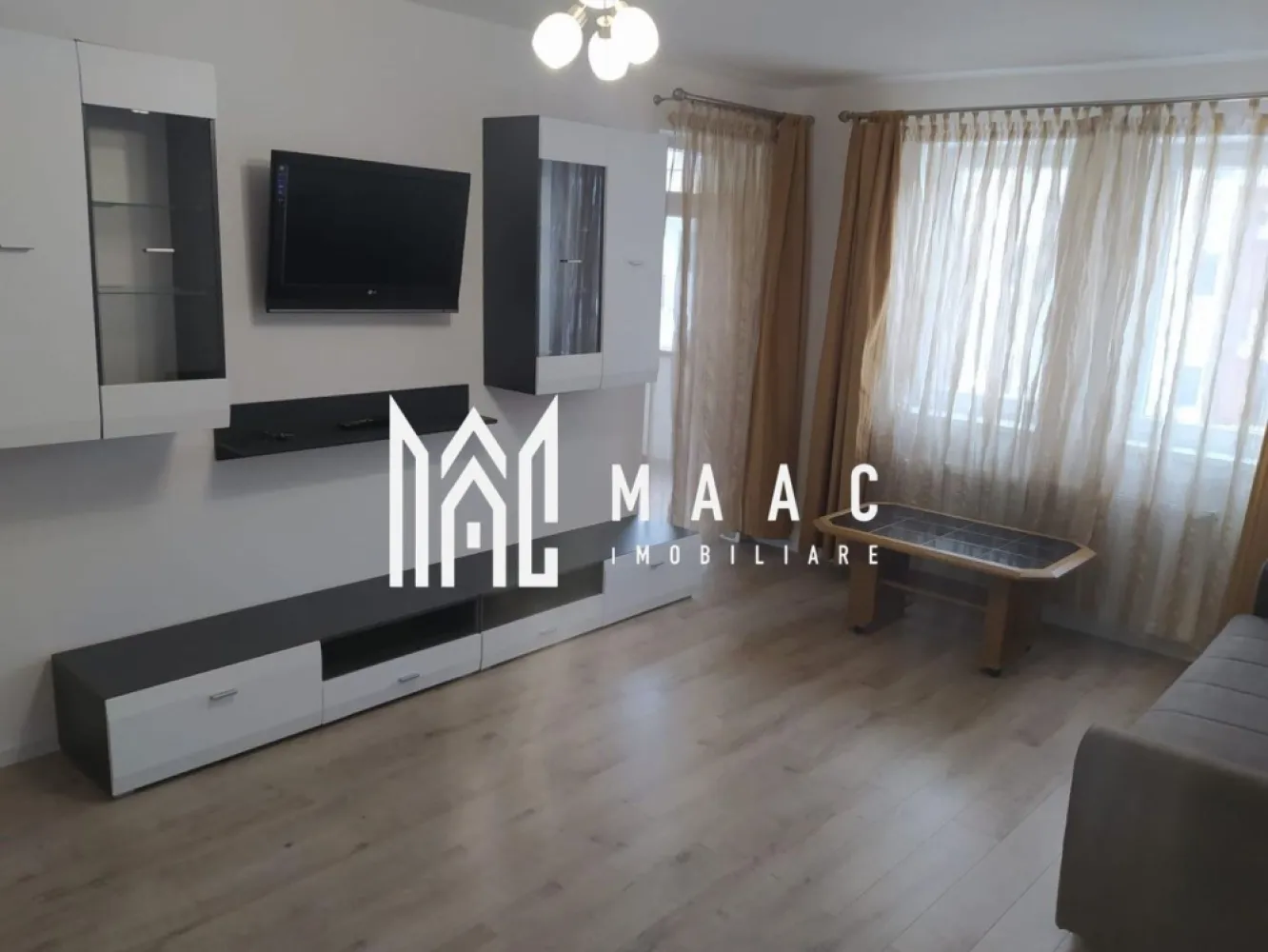 Apartament 2 camere | Etajul 2| 72MPU | Broscarie - MAAC Imobiliare vă propune spre închiriere un apartament cu 2 camere, cu o suprafață utilă de 72 mp, situat la etajul 2 al unui imobil din zona Amplasarea apartamentului permite acces rapid către centre comerciale, instituții bancare, unități de învățământ, farmacii și toate facilitățile urbane. Apartamentul este decomandat și cuprinde: dormitor, bucătărie, living, baie. Dotări și avantaje: apartament mobilat și utilat complet; suprafață generoasă de 72 mp; lift; 2 locuri de parcare; compartimentare practică; imobil bine întreținut. Închirierea se face pe termen de minim 1 an. Nu se acceptă animale de companie. Fumatul este interzis în apartament. Se percepe garanție în cuantumul unei chirii lunare. Pentru mai multe detalii și programarea unei vizionări, vă rugăm să ne contactați, menționând ID: CP2938249. }}