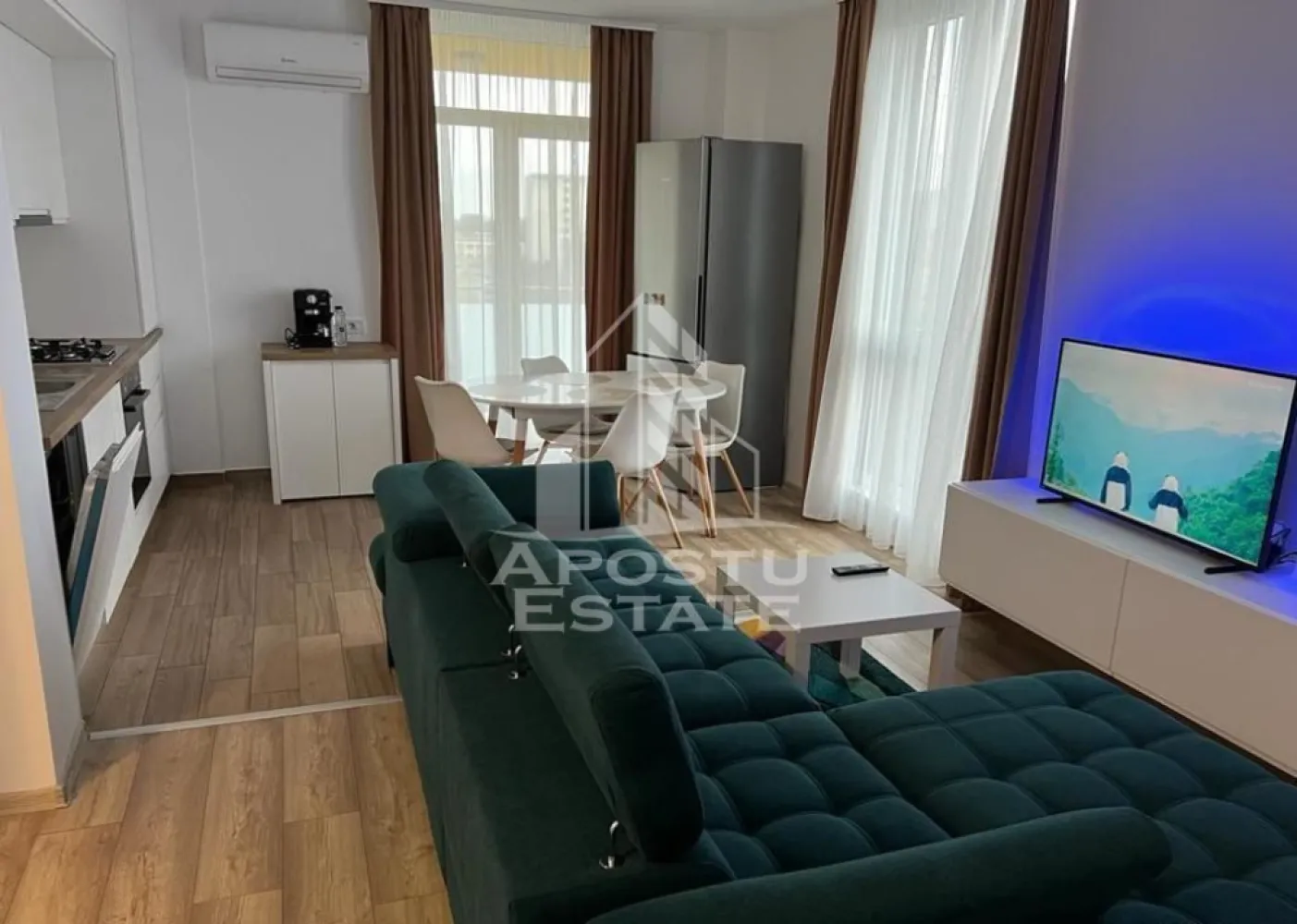 Apartament cu 3 camere, de inchiriat,zona Vivalia - APOSTU ESTATE va propune spre inchiriere un apartament cu 3 camere open-space complet mobilat si utilat situat in zona Take Ionescu in Grand Vivalia.
Imobilul este situat la etajul 6 din 7.

Imobilul se intinde pe o suprafata utila de 65 mp si este compartimentat astfel:
- hol acces
- bucatarie open space cu living
- dormitor cu dressing
- birou
- baie
- balcon deschis

Detalii:
- centrala proprie cu incalzire in pardoseala.
- electrocasnice: frigider plita cuptor electric masina de spalat rufe masina de spalat vase smart TV.
- parcare privata la subteran

Vecinatati:
- Mega Image
- Prospero
- IPJ Timis
- Piata Badea 
- Mijloace de transport in comun

Garantie 1 luna jumatate de chirie.
Nu se accepta animale de companie si sa se fumeze in incinta imobilului.
Va asteptam cu drag la o vizionare!

Oferta ID: CP3200979