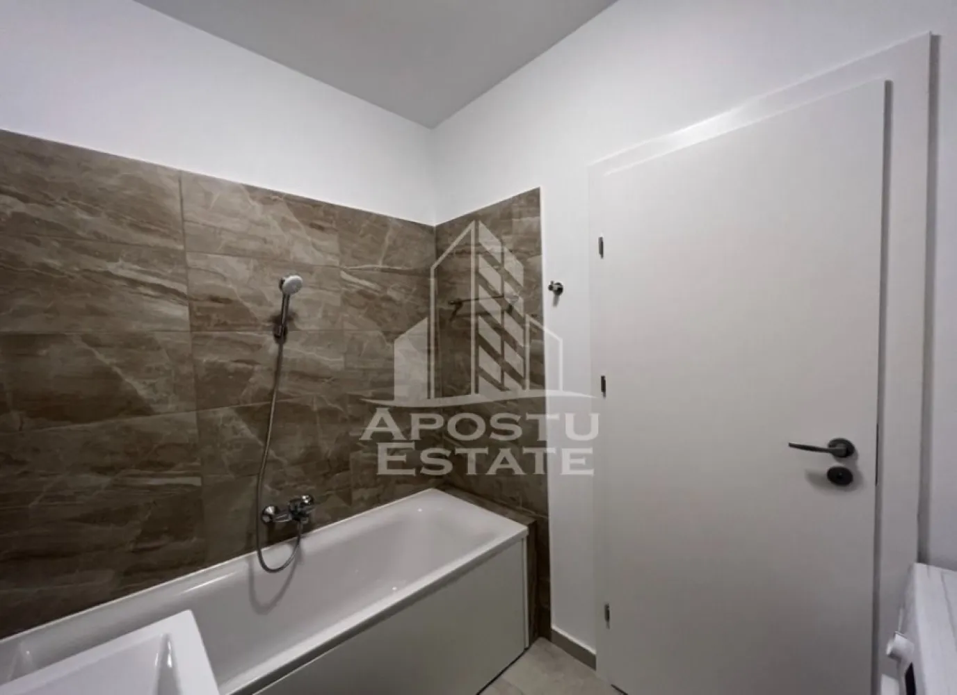 Apartament cu 3 camere, de inchiriat,zona Vivalia