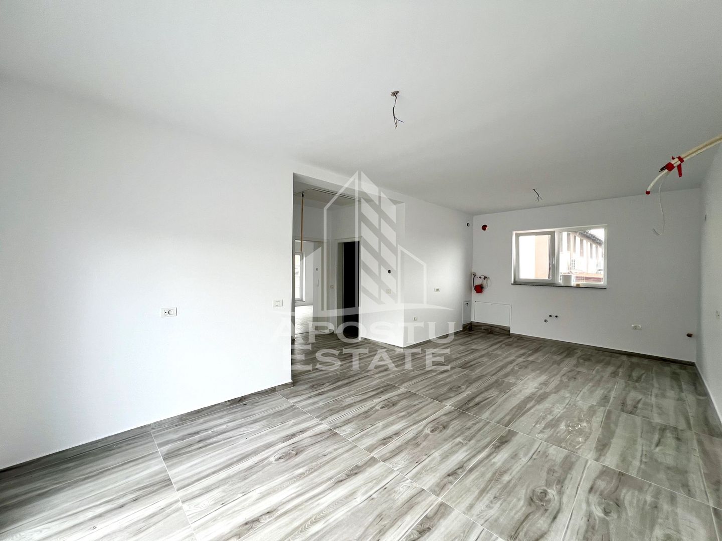 Casa individuala de vanzare pe parter, curte proprie, zona Sanandrei