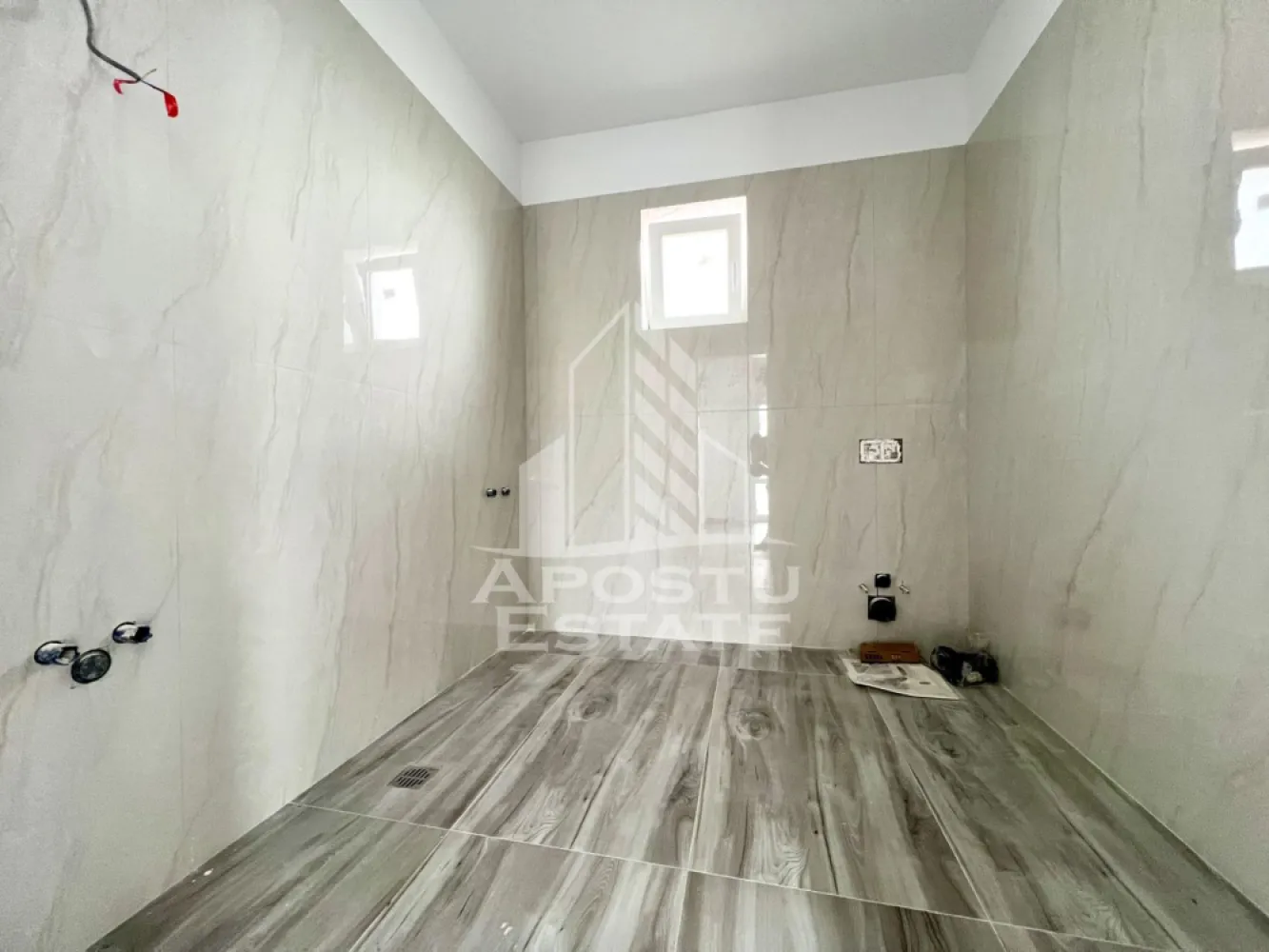 Casa individuala de vanzare pe parter, curte proprie, zona Sanandrei