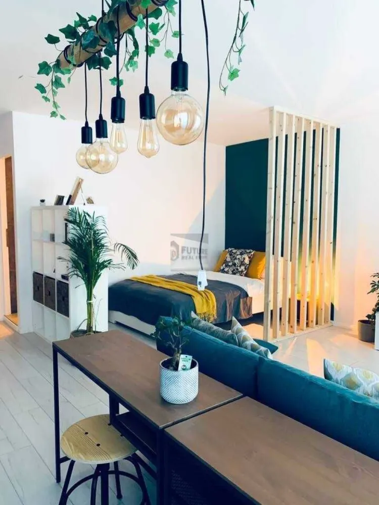 Garsoniera Mall Vitan, metrou Mihai Bravu / Timpuri Noi / Dristor - Garsoniera confort 1 sporit, decomandata, situata la P/8 intr-un bloc construit in anul 1990, amplasat pe Aleea Banul Udrea, la doar 7 minute de statia de metrou Mihai Bravu si 15 minute de statiile de metrou Timpuri Noi / Dristor. Se poate ajunge cu usurinta in parcurile Tineretului si Titan, la mall-urile Vitan, Park Lake si Sun Plaza, dar si in centrul vechi, zona Unirii. Garsoniera este desfasurata pe o suprafata de 40 mp si se ofera spre inchiriere complet mobilata si utilata (TV, aer conditionat, frigider, masina de spalat, plita, cuptor). Se inchiriaza pentru minim un an, contractul se inregistreaza la ANAF, la inceput se plateste prima luna de chirie si garantia. }}