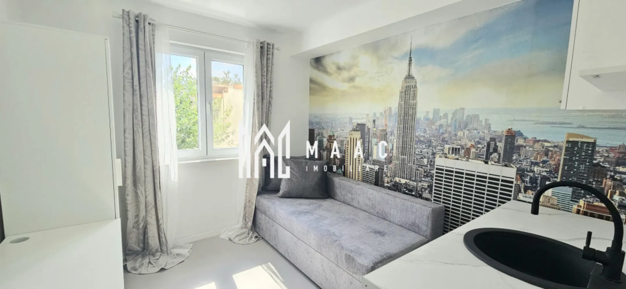 Garsoniera | Etaj 1 | Renovata complet | Mobilata | Lazaret - MAAC Imobiliare vă propune spre închiriere o garsonieră complet renovată, situată la etajul 1 al unui imobil din zona Lazaret, dupa podul garii ideală pentru o persoană singură sau un cuplu care caută un spațiu modern, luminos și eficient compartimentat. Caracteristici: Garsonieră situată la etajul 1 din 4 Suprafață utilă: 13 mp Renovată complet, inclusiv instalațiile electrice și sanitare Foarte luminoasă Localizată într-o zonă cu acces rapid la magazine, stații de transport, servicii și alte facilități Compartimentare: Hol mic de intrare Baie modernă, dotată cu cabină de duș Dormitor funcțional, cu bucătărie compactă integrată Condiții de închiriere: Se percepe prima lună de chirie și garanție. Pentru mai multe detalii precizati telefonic ca ati vazut anuntul cu ID: CP2849293 }}