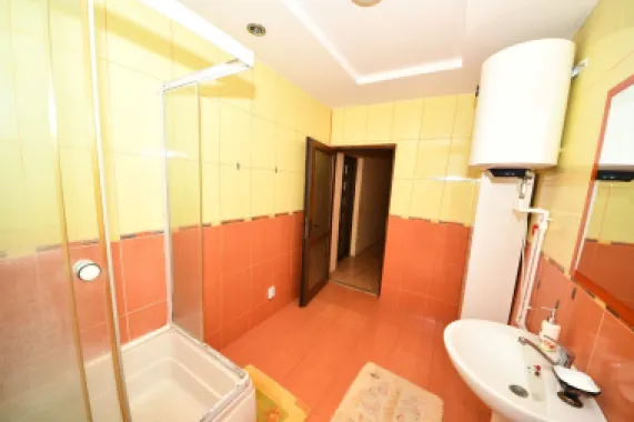 Vila spatioasa, pretabil pentru locuit/clinica, zona Micro 17 – Galati