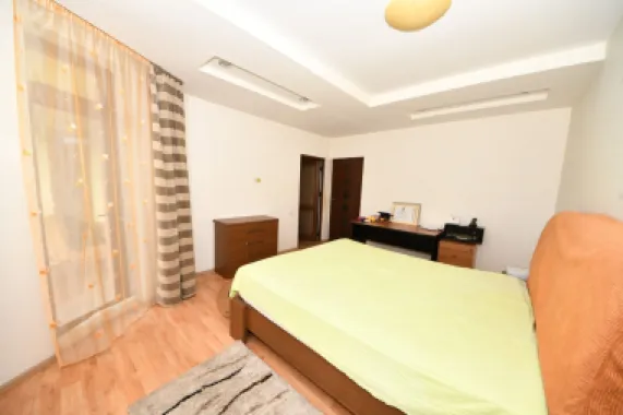 Vila spatioasa, pretabil pentru locuit/clinica, zona Micro 17 – Galati