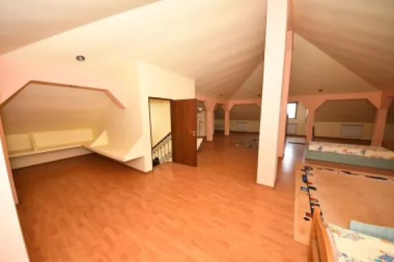 Vila spatioasa, pretabil pentru locuit/clinica, zona Micro 17 – Galati