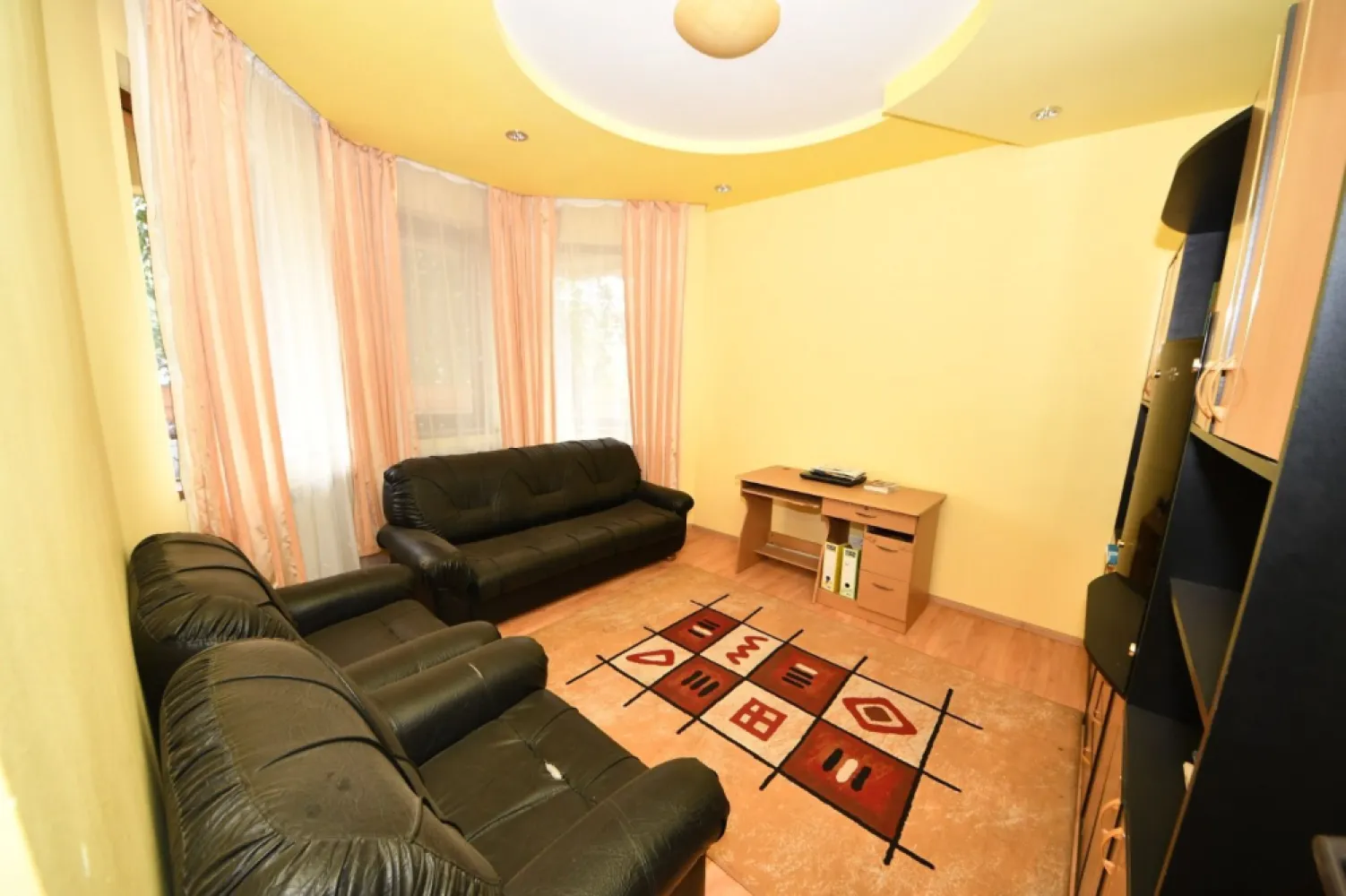 Vila spatioasa, pretabil pentru locuit/clinica, zona Micro 17 – Galati