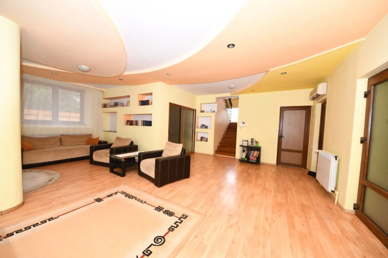 Vila spatioasa, pretabil pentru locuit/clinica, zona Micro 17 – Galati