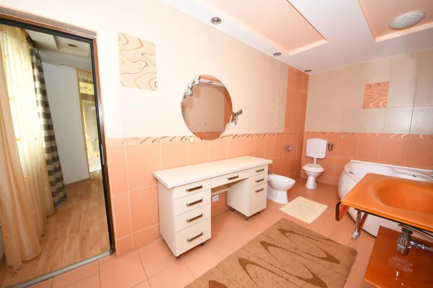 Vila spatioasa, pretabil pentru locuit/clinica, zona Micro 17 – Galati