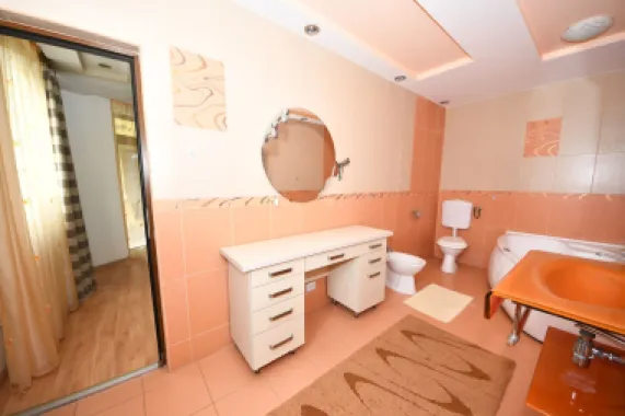 Vila spatioasa, pretabil pentru locuit/clinica, zona Micro 17 – Galati