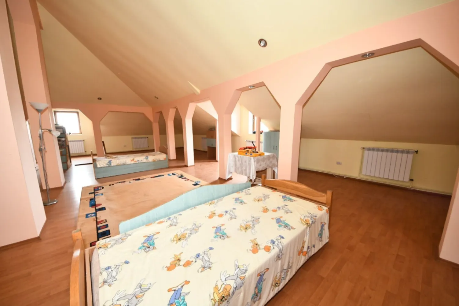 Vila spatioasa, pretabil pentru locuit/clinica, zona Micro 17 – Galati