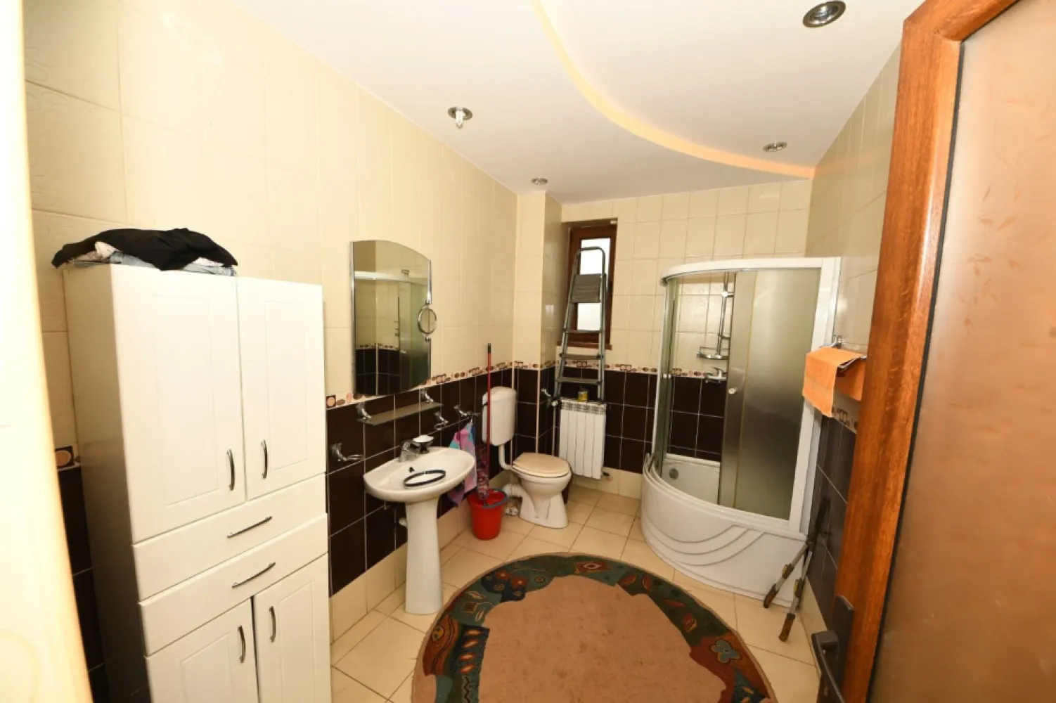 Vila spatioasa, pretabil pentru locuit/clinica, zona Micro 17 – Galati