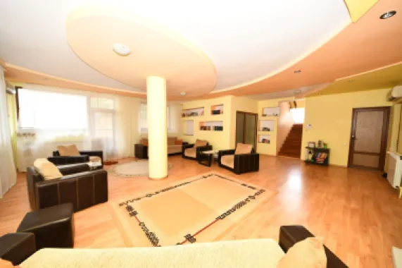 Vila spatioasa, pretabil pentru locuit/clinica, zona Micro 17 – Galati