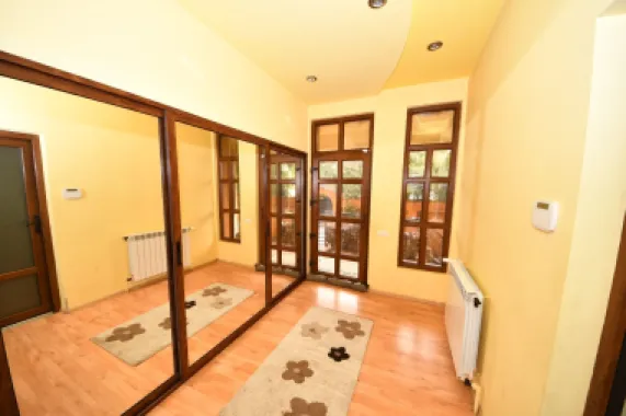 Vila spatioasa, pretabil pentru locuit/clinica, zona Micro 17 – Galati