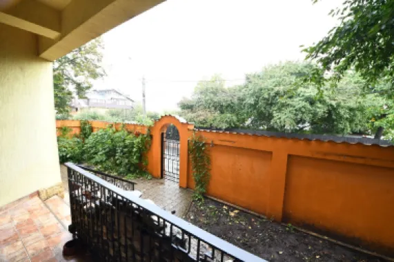 Vila spatioasa, pretabil pentru locuit/clinica, zona Micro 17 – Galati