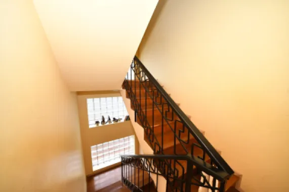 Vila spatioasa, pretabil pentru locuit/clinica, zona Micro 17 – Galati