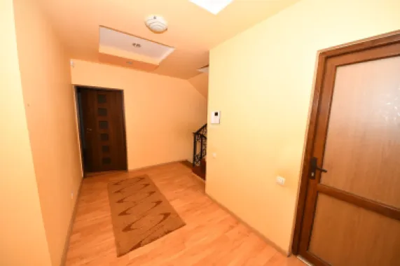 Vila spatioasa, pretabil pentru locuit/clinica, zona Micro 17 – Galati