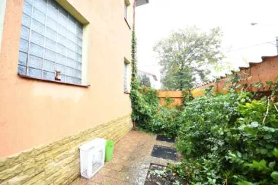 Vila spatioasa, pretabil pentru locuit/clinica, zona Micro 17 – Galati