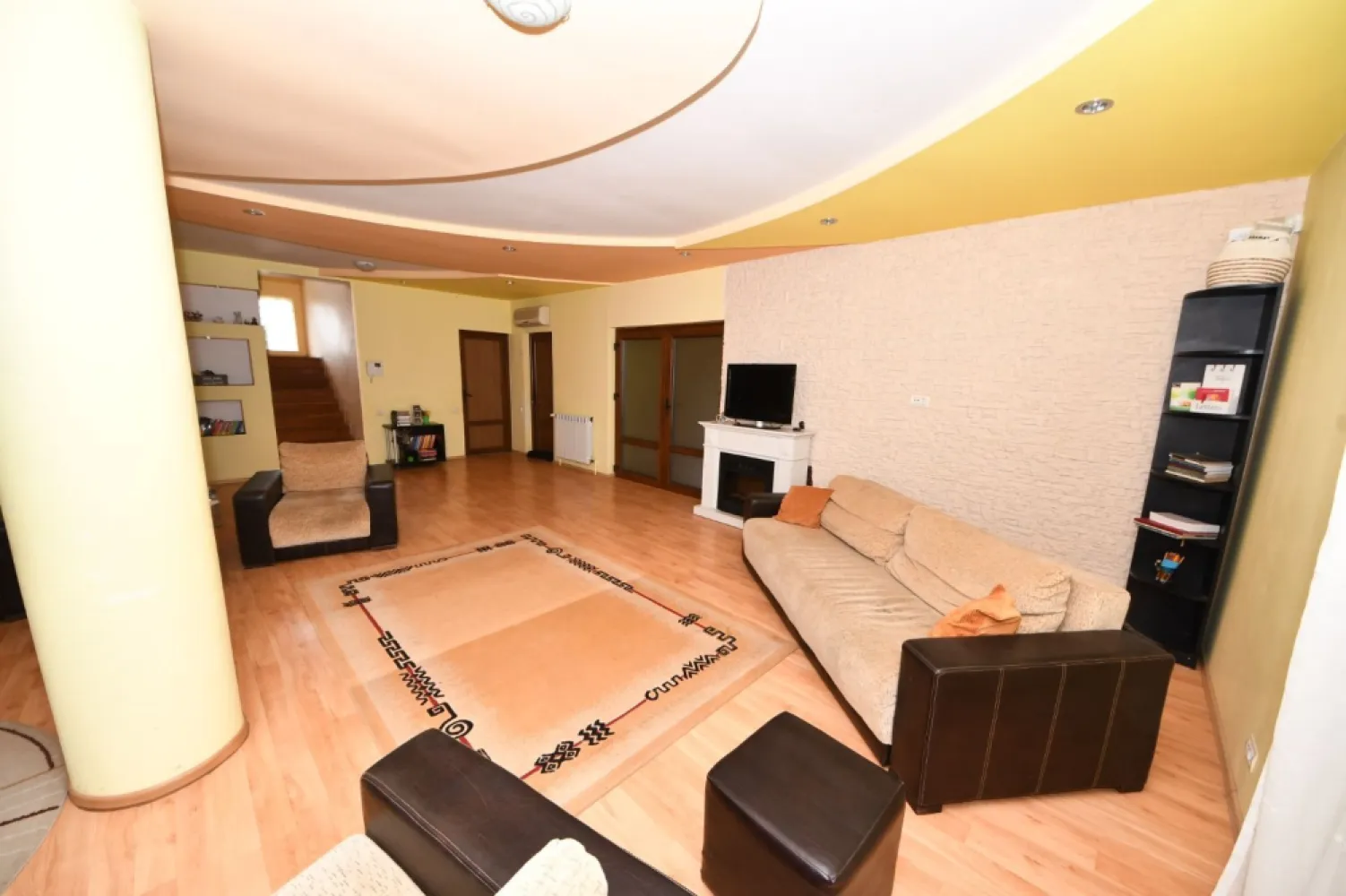 Vila spatioasa, pretabil pentru locuit/clinica, zona Micro 17 – Galati