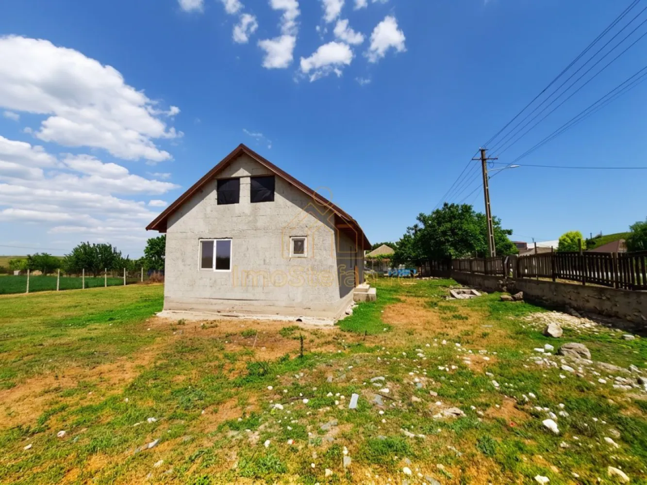 Nazarcea | Casa cu teren de 1000 mp si toate utilitatile la poarta - Visul tău de casă la țară, la doar 35 de minute de Constanța!

Ești gata să scapi de agitația orașului și să te bucuri de liniștea naturii? Atunci ai găsit locul perfect!

La doar 35 de minute de mers cu mașina de Constanța, te așteaptă o gospodărie spațioasă, perfectă pentru tine și familia ta. ‍‍‍

Casa este semifinalizată, are acoperișul terminat cu pod înalt, iar terenul intravilan de 1000 mp este în proprietate personală.

Toate utilitățile sunt la poartă: gaze naturale, curent electric, apă, canalizare.

Nu rata această ocazie unică de a cumpăra o casă la țară la un preț avantajos!

Sună-mă acum pentru mai multe detalii și programează o vizionare!

Nu rata șansa de a crea un cămin de vis pentru tine și cei dragi!

#visdecasa #casalatara #constanta #liniste #natura #familie #gospodarie