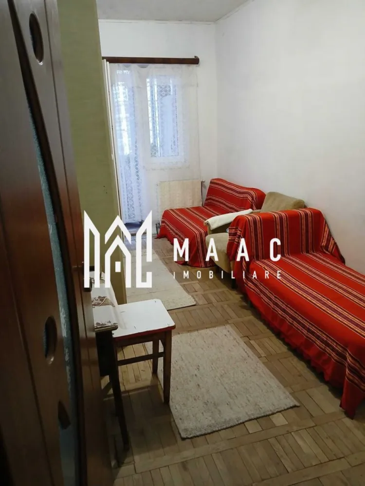 Vând apartament semidecomodat 47m2 - Vând aparatament în orașul Cisnădie (aprox. 10 km de orașul sibiu). -2 camere+ o sufragerie -o baie -o bucătărie -balcon -termopane -izolat -toate uitilitățile -centrală pe gaz -etaj 4 -acoperișul blocului este renovat recent }}