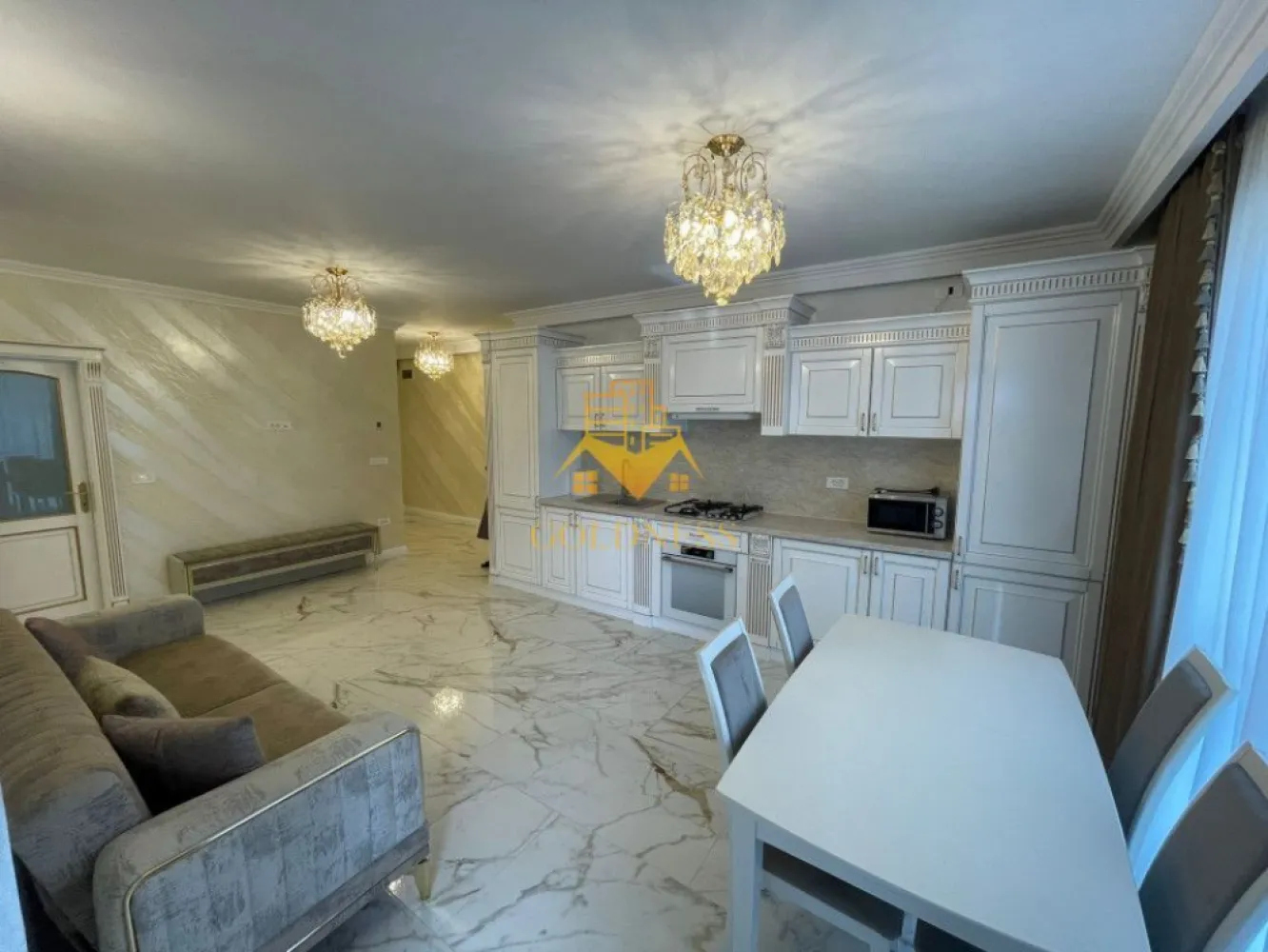 3 camere, modern, bloc nou, Parcare,Vivo, Columna Residence - GOLDNESS Imobiliare vă propune spre închiriere un apartament cu 3 camere complet mobilat și utilat, la etajul 1 într-un imobil de 7 etaje, în Floresti. Apartamentul este compartimentat astfel: - dormitor cu pat matrimonial, dressing, noptiere - dormitor cu pat matrimonial, dressing, noptiere - living cu bucatarie open-space complet utilată, canapea extensibilă, loc de servit masa - baie cu cabina de dus, calorifer port prosop inox și dulap pentru depozitare. - balcon de 5 mp. Imobilul este dotat cu toate cele necesare- centrală proprie, mașină de spălat haine, frigider, plită electrică, hotă, etc. Se află în apropierea stațiilor de transport în comun, magazine, restaurante, spații verzi, farmacii, etc. Dispune de loc de parcare subterana! Pentru intermediere se percepe un comision de 50% din prețul chiriei! Dacă sunteți interesați de acest apartament și doriți să îl vizionați, dar și pentru alte oferte sau detalii nu ezitați să ne contactați telefonic sau prin e-mail - goldnessimobiliare@gmail.com. Vă stăm la dispoziție! }}