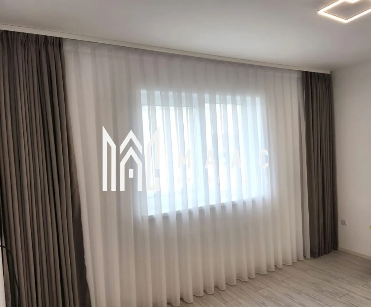 Casa tip duplex | 150mp | Terasa | Vasile Aaron - Selimbar - MAAC Imobiliare ofera spre inchiriere casa noua tip duplex, moderna, complet utilata si mobilata dupa preferintele si nevoile chiriasului, in zona Vasile Aaron - Selimbar. Locuinta decomandata este alcatuita din living, bucatarie separata si baie cu dus si geam la parter, terasa si curte iar la etaj sunt 3 dormitoare, baie cu cada si balcon. Proprietatea este la prima inchiriere, are incalzire in pardoseala cu termostat in fiecare incapere, iar curtea are aproximativ 200 mp liberi si o terasa acoperita pe care se iese din living si din bucatarie. Proprietatea este situata intr-o zona linistita si insorita de case, la numai cateva minute de mers de Shopping City. Se perecepe o chirie in avans si garantie in cuantumul unei chirii lunare. Disponibilitate imediata. Pentru mai multe detalii sau pentru a programa o vizionare, va rugam specificati telefonic: CP2263912 }}