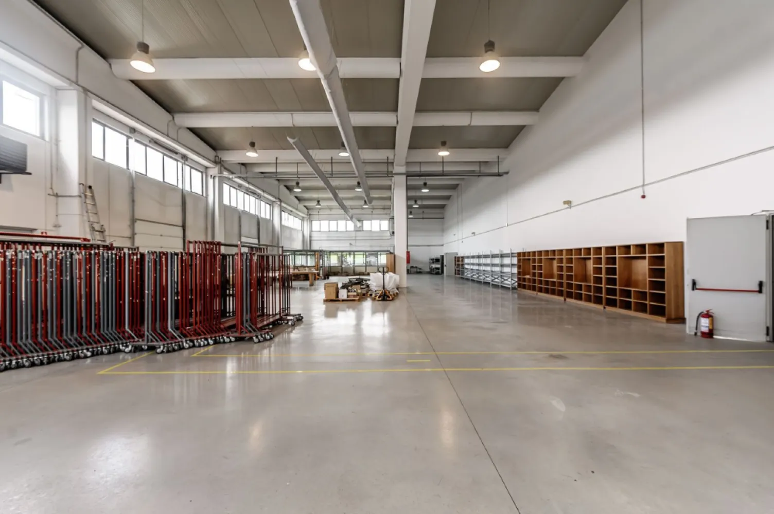 Hală de producție și depozitare cu birouri în Arad