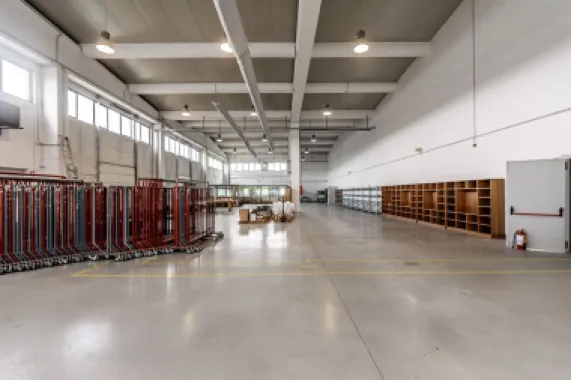 Hală de producție și depozitare cu birouri în Arad