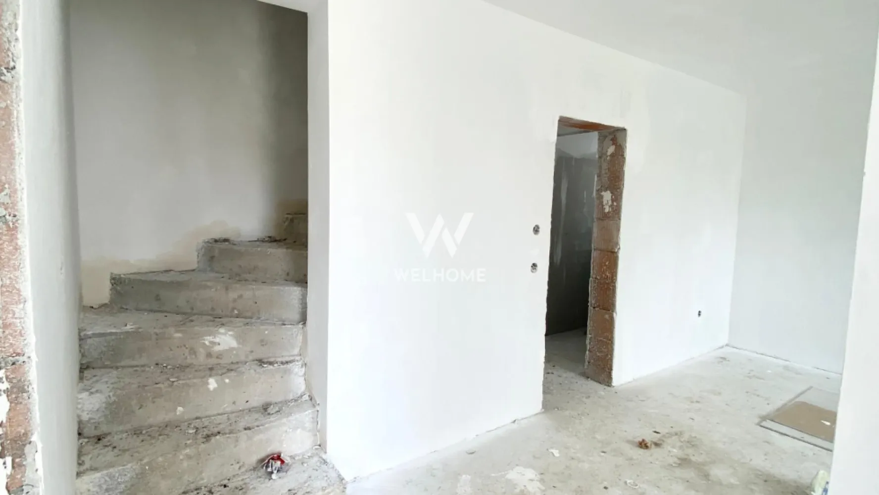 Casa de vanzare in Arhitectilor Sibiu - *Acest anunt nu v-a contine descriere/poveste plictisitoare cu mult text inutil. Casa tip quadruplex in stil mediteranian cu 4 camere si o suprafata utila de 110mp. Curte libera de 70mp. Zona strazii Hernieta Delavrancea, cartierul Arhitectilor. Prim pret, direct de la constructor: 182 000euro TVA inclus. Detalii la: 0745 99 55 37 }}