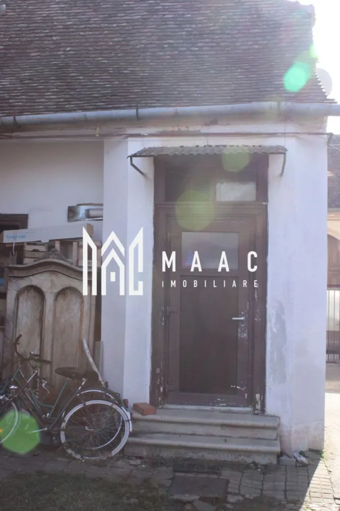 Super ofertă garsoniera cu gradina ultracentral - Garsonieră de Vânzare în Zona Centrală MAAC Imobiliare vă ofera spre vânzare o garsonieră situată pe o stradă centrală, ideală pentru cei care apreciază accesibilitatea și confortul. Detalii proprietate: - Suprafață utilă: spațiu generos, perfect organizat pentru a maximiza confortul. - Baie: baie modernă, dotată cu toate facilitățile necesare. - Bucătărie: bucătărie spațioasă, ideală pentru gătit, cu suficiente locuri de depozitare. - Teren: 150 mp teren aferent, oferind oportunități pentru amenajări exterioare sau un mic loc de relaxare. Terenul beneficiaza de PUZ pentru constructie P+3. Avantaje: Poziție centrală, aproape de toate facilitățile necesare (magazine, transport în comun, restaurante). Acces ușor la principalele atracții ale orașului. Potențial de închiriere excelent datorită locației. Preț: [Introduceți prețul] Pentru mai multe detalii precizati telefonic ca ati vazut anuntul cu ID CP2922568. }}