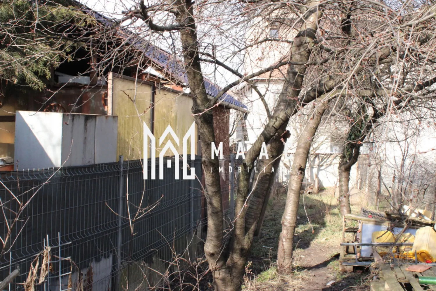 Super ofertă garsoniera cu gradina ultracentral - Garsonieră de Vânzare în Zona Centrală MAAC Imobiliare vă ofera spre vânzare o garsonieră situată pe o stradă centrală, ideală pentru cei care apreciază accesibilitatea și confortul. Detalii proprietate: - Suprafață utilă: spațiu generos, perfect organizat pentru a maximiza confortul. - Baie: baie modernă, dotată cu toate facilitățile necesare. - Bucătărie: bucătărie spațioasă, ideală pentru gătit, cu suficiente locuri de depozitare. - Teren: 150 mp teren aferent, oferind oportunități pentru amenajări exterioare sau un mic loc de relaxare. Terenul beneficiaza de PUZ pentru constructie P+3. Avantaje: Poziție centrală, aproape de toate facilitățile necesare (magazine, transport în comun, restaurante). Acces ușor la principalele atracții ale orașului. Potențial de închiriere excelent datorită locației. Preț: [Introduceți prețul] Pentru mai multe detalii precizati telefonic ca ati vazut anuntul cu ID CP2922568. }}