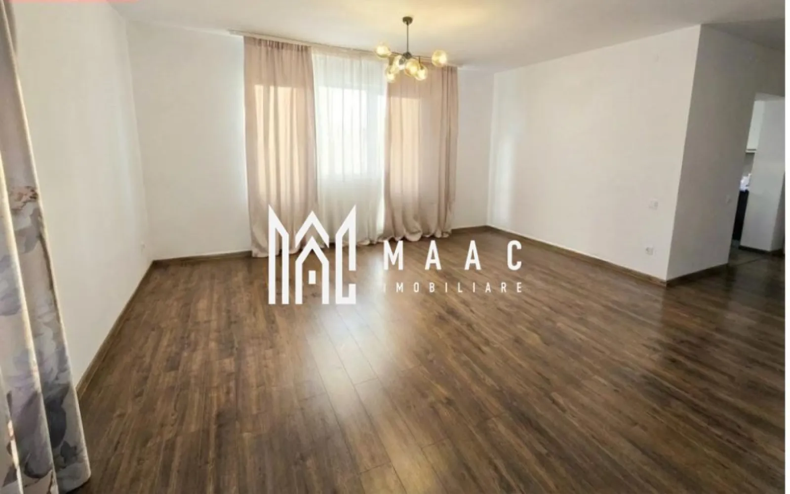 Apartament 3 camere | 93 mp utili+29mp terasa | Zona liniștită – Piata Rahovei - MAAC Imobiliare vă propune spre vânzare un apartament spațios și luminos, situat în una dintre cele mai bine cotate și liniștite zone ale Sibiului – Piața Rahovei, amplasat la etajul 3 al unui bloc nou, construcție 2023, realizat integral din beton monolit, cu regim de înălțime P+10, dotat cu 2 lifturi, parcare subterană și adăpost antiatomic. Apartamentul are o suprafață utilă de 93 mp, la care se adaugă o terasă generoasă de 23 mp și două balcoane de câte 3 mp fiecare, oferind o priveliște spectaculoasă către lanțul muntos. Compartimentarea este excelentă, cu un living de dimensiuni ample, iar fiecare cameră beneficiază de acces direct la terasă sau balcon. Compartimentare: -hol intrare: 3,4 mp -debara: 1,0 mp -loc de luat masa: 10,6 mp -cameră de zi: 30,8 mp -bucătărie: 9,7 mp -cămară: 0,6 mp -WC: 2,7 mp -dormitor matrimonial: 14,6 mp -sas: 3,6 mp -baie: 4,1 mp -dormitor: 11,4 mp Avantaje majore: -3 camere decomandate -2 băi, ambele dotate cu duș -terasă de 23 mp și 2 balcoane -acces exterior din fiecare cameră -bloc solid din beton, izolat termic -2 lifturi și casă a scării spațioasă -spații de depozitare la demisol -adăpost antiatomic -posibilitate achiziționare parcare subterană Finisaje și dotări: -ușă de intrare metalică -uși interioare celulare -tâmplărie PVC -pereți finisați cu vopsea lavabilă și faianță -pardoseli din parchet rezistent la apă și trafic intens, gresie în bucătărie și băi -contorizare separată pentru apă, căldură și curent Utilități: -curent electric -apă -canalizare -CATV -fibră optică -interfon și supraveghere video -parcare privată delimitată cu bariere Zona oferă acces rapid către piața agroalimentară Piața Rahovei, școală, grădiniță, farmacii, magazine diverse și Supeco, la aproximativ 10 minute de centrul comercial Șelimbăr și la 2 minute de stația de autobuz, fiind o zonă foarte bine cotată și liniștită. Apartamentul se vinde nemobilat și neutilat, predat la stadiul de cheie, ideal pentru amenajare după propriul gust. Pentru mai multe detalii și programarea unei vizionări vă rugăm să menționați la telefon numărul CP2898570. }}