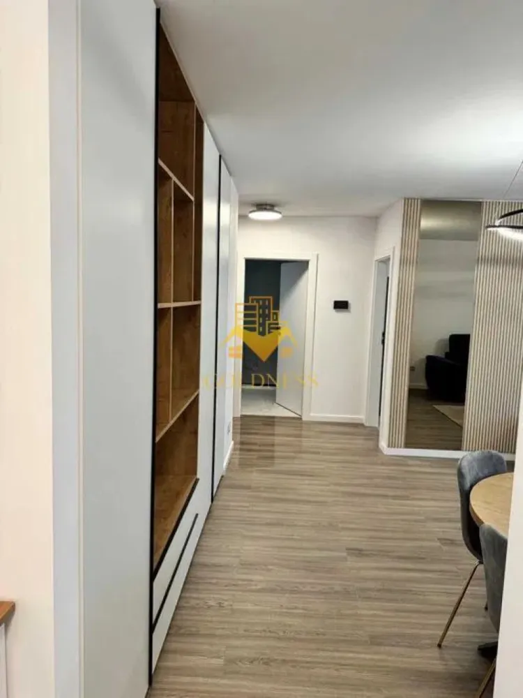 2 camere, modern, bloc nou, terasa, garaj, Iris,Zona Auchan,Elite City - GOLDNESS Imobiliare vă propune spre închiriere un apartament cu 2 camere complet mobilat și utilat, la parter într-un imobil de 7 etaje, în Cartierul Iris. Dispune de loc de parcare subterana! Se află în apropierea stațiilor de transport în comun, magazine, restaurante, spații verzi, farmacii, etc. Apartamentul este compartimentat astfel: - dormitor cu pat matrimonial, dressing, noptiere - living cu canapea extensibila, spatiu pentru depozitare TV, masuta cafea - bucatarie complet mobilata, utilata, loc de luat masa - baie cu cabina de dus, calorifer port prosop și dulap pentru depozitare. - terasa de 10 mp. Imobilul este dotat cu toate cele necesare- centrală proprie, frigider, aragaz, hotă, mașină de spălat haine, etc. Dacă sunteți interesați de acest apartament și doriți să îl vizionați, dar și pentru alte oferte nu ezitați să ne contactați telefonic sau prin e-mail. Vă stăm la dispoziție! Pentru intermediere se percepe un comision de 50% din prețul chiriei! }}