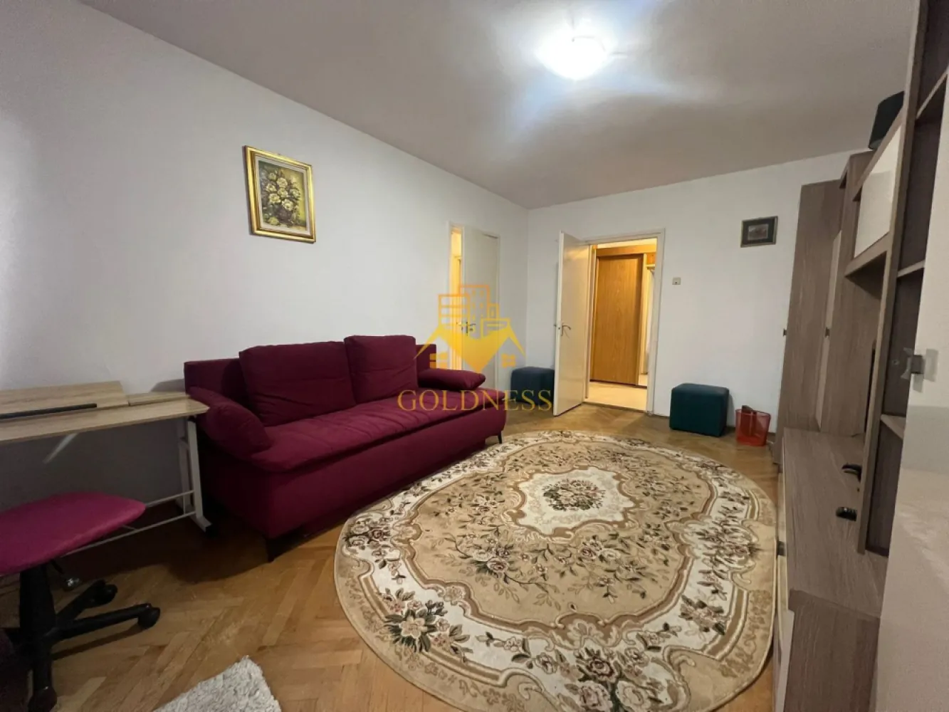 2 camere decomandate, Gheorgheni, FSEGA,Unirii, Iulius Mall, Lidl - GOLDNESS Imobiliare vă propune spre închiriere un apartament cu 2 camere decomandate complet mobilat și utilat, la etajul 1 într-un imobil de 10 etaje, în Cartierul Gheorgheni, Str. Unirii, in apropiere de Iulius Mall si FSEGA . Se află în apropierea stațiilor de transport în comun, magazine, restaurante, spații verzi, farmacii, etc. Apartamentul este compartimentat astfel: - dormitor cu pat matrimonial, dressing, noptiere - dormitor cu o canapea extensibila, dressing, noptiere - bucatarie complet utilată și mobilată, loc de servit masa - baie cu cada, calorifer port prosop și dulap pentru depozitare. - 2 balcoane de aprox. 5 mp fiecare . Imobilul este dotat cu toate cele necesare- centrală pe bloc(termoficare), frigider, aragaz, mașină de spălat haine, etc. Dacă sunteți interesați de acest apartament și doriți să îl vizionați, dar și pentru alte oferte nu ezitați să ne contactați telefonic sau prin e-mail. Vă stăm la dispoziție! Pentru intermediere se percepe un comision de 50% din prețul chiriei! }}