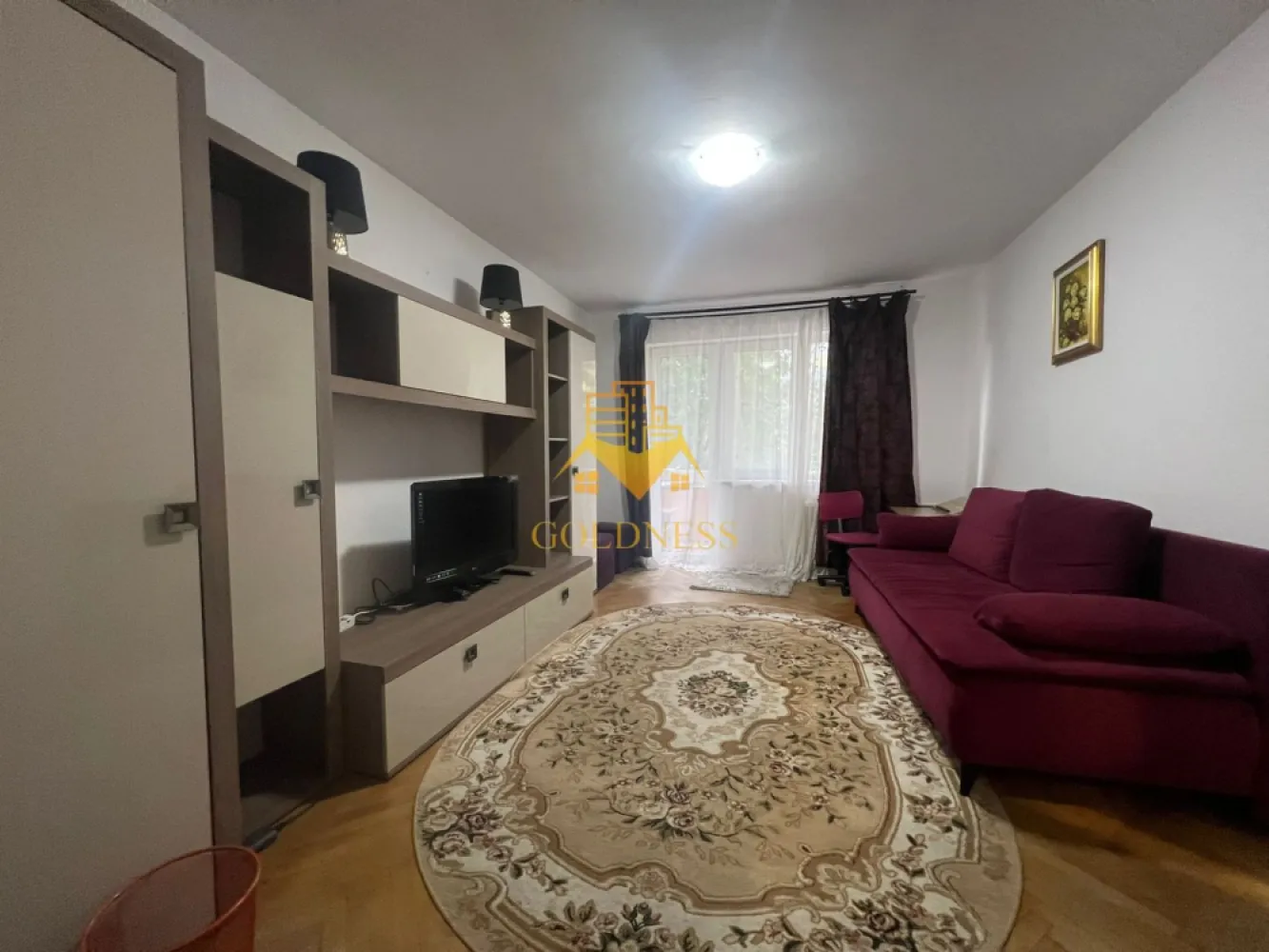 2 camere decomandate, Gheorgheni, FSEGA,Unirii, Iulius Mall, Lidl - GOLDNESS Imobiliare vă propune spre închiriere un apartament cu 2 camere decomandate complet mobilat și utilat, la etajul 1 într-un imobil de 10 etaje, în Cartierul Gheorgheni, Str. Unirii, in apropiere de Iulius Mall si FSEGA . Se află în apropierea stațiilor de transport în comun, magazine, restaurante, spații verzi, farmacii, etc. Apartamentul este compartimentat astfel: - dormitor cu pat matrimonial, dressing, noptiere - dormitor cu o canapea extensibila, dressing, noptiere - bucatarie complet utilată și mobilată, loc de servit masa - baie cu cada, calorifer port prosop și dulap pentru depozitare. - 2 balcoane de aprox. 5 mp fiecare . Imobilul este dotat cu toate cele necesare- centrală pe bloc(termoficare), frigider, aragaz, mașină de spălat haine, etc. Dacă sunteți interesați de acest apartament și doriți să îl vizionați, dar și pentru alte oferte nu ezitați să ne contactați telefonic sau prin e-mail. Vă stăm la dispoziție! Pentru intermediere se percepe un comision de 50% din prețul chiriei! }}