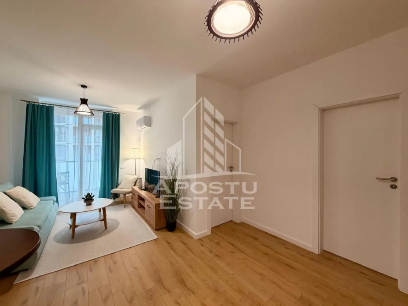 Apartament cu 2 camere de inchiriat, Timisoara, Campeador City - Agentia imobiliara Apostu Estate va propune spre inchiriere un apartament spatios si elegant, cu 2 camere, situat intr-o zona linistita si bine conectata din Torontalului, ideal pentru familii sau persoane care doresc un spatiu generos si confortabil.

Suprafata utila: 50 mp
Compartimentare eficienta: decomandat
- Bucatarie complet mobilata si utilata, cu loc de luat masa
- Living luminos si spatios
- Dormitor matrimonial mobilat
- Baie prevazuta cu walk-in si ventilatie artificiala

Confort si facilitati:
- Centrala proprie pe gaz
- Incalzire in pardoseala
- Aer conditionat
- Pet friendly
- Loc de parcare subteran inclus in pret
- Apartamentul este complet mobilat si utilat de catre proprietar

Localizare: Zona Torontalului – liniste, acces facil spre oras, in apropiere de Metro, Facultatea de Agronomie si mijloace de transport in comun.

Ideal pentru:
- Cupluri
- Profesionisti care lucreaza remote sau au nevoie de birou acasa

Pret chirie: 450€
Programeaza o vizionare!
ID intern: CP2708274