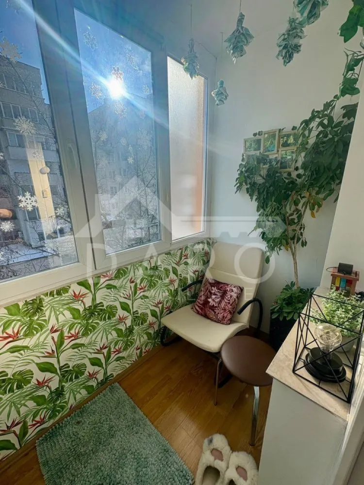 🏡 Apartament de vânzare – Aleea Constructorilor | Etaj 4/4 |110.000€ - 🏡 Apartament de vânzare – Aleea Constructorilor | Etaj 4/4 | 110.000 € Se oferă spre vânzare apartament situat pe Aleea Constructorilor, la etajul 4 din 4, la 10–15 minute de Facultatea de Medicină, ideal atât pentru locuință, cât și pentru investiție (închiriere pentru studenți). 💰 Preț: 110.000 € ✔ bloc izolat exterior ✔ mobilat și utilat complet ✔ disponibil pentru mutare Compartimentare: ✔ living / dormitor ✔ bucătărie ✔ baie ✔ balcon închis Dotări și utilități: ✔ centrală termică proprie ✔ aer condiționat ✔ geamuri termopan ✔ ușă metalică ✔ balcon închis ✔ frigider ✔ aragaz ✔ mașină de spălat rufe ✔ mașină de spălat vase Avantaje: 📍 Aleea Constructorilor – zonă liniștită 📍 la 10–15 minute de Facultatea de Medicină 📍 stații de autobuz și magazine în apropiere 📍 ideal pentru studenți sau investiție cu randament bun 📍 acces rapid către centrul orașului 💎 O oportunitate excelentă pentru locuit sau investiție într-o zonă cu cerere ridicată. 🤝 Proprietate promovată prin DARO Imobiliare 💳 Pentru achiziție, prin Kiwi Finance beneficiezi de: ✔ analiză GRATUITĂ a eligibilității ✔ acces la oferte de la peste 12 bănci ✔ negocierea dobânzii în favoarea ta ✔ suport complet până la semnarea contractului 📞 Detalii și vizionări: Coman Maria – DARO Imobiliare & Kiwi Finance 📱 0749 535 729 🔑 DARO Imobiliare – găsim proprietatea potrivită. 💳 Kiwi Finance – obținem creditul pentru a o cumpăra. }}