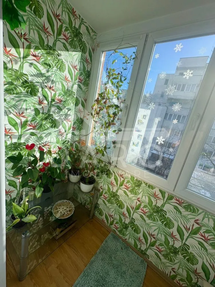 🏡 Apartament de vânzare – Aleea Constructorilor | Etaj 4/4 |110.000€ - 🏡 Apartament de vânzare – Aleea Constructorilor | Etaj 4/4 | 110.000 € Se oferă spre vânzare apartament situat pe Aleea Constructorilor, la etajul 4 din 4, la 10–15 minute de Facultatea de Medicină, ideal atât pentru locuință, cât și pentru investiție (închiriere pentru studenți). 💰 Preț: 110.000 € ✔ bloc izolat exterior ✔ mobilat și utilat complet ✔ disponibil pentru mutare Compartimentare: ✔ living / dormitor ✔ bucătărie ✔ baie ✔ balcon închis Dotări și utilități: ✔ centrală termică proprie ✔ aer condiționat ✔ geamuri termopan ✔ ușă metalică ✔ balcon închis ✔ frigider ✔ aragaz ✔ mașină de spălat rufe ✔ mașină de spălat vase Avantaje: 📍 Aleea Constructorilor – zonă liniștită 📍 la 10–15 minute de Facultatea de Medicină 📍 stații de autobuz și magazine în apropiere 📍 ideal pentru studenți sau investiție cu randament bun 📍 acces rapid către centrul orașului 💎 O oportunitate excelentă pentru locuit sau investiție într-o zonă cu cerere ridicată. 🤝 Proprietate promovată prin DARO Imobiliare 💳 Pentru achiziție, prin Kiwi Finance beneficiezi de: ✔ analiză GRATUITĂ a eligibilității ✔ acces la oferte de la peste 12 bănci ✔ negocierea dobânzii în favoarea ta ✔ suport complet până la semnarea contractului 📞 Detalii și vizionări: Coman Maria – DARO Imobiliare & Kiwi Finance 📱 0749 535 729 🔑 DARO Imobiliare – găsim proprietatea potrivită. 💳 Kiwi Finance – obținem creditul pentru a o cumpăra. }}