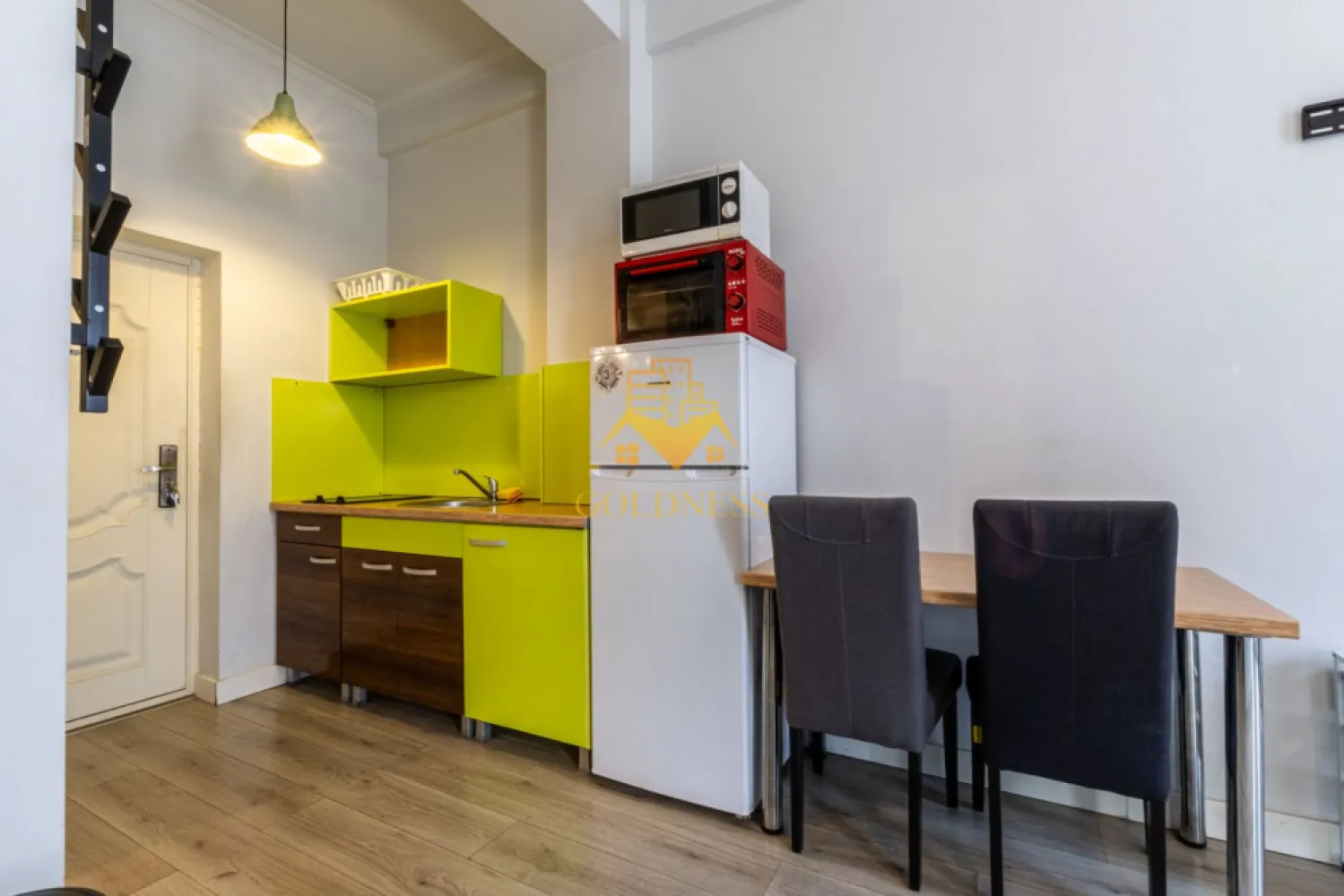 o camera, modern, bloc nou, Marasti zona Groapa Marasti, Pet Friendly - GOLDNESS Imobiliare vă propune spre închiriere un apartament cu 1 camere complet mobilat și utilat, la etajul 1 într-un imobil de 3 etaje, în cartierul Marasti. Apartamentul este compartimentat astfel: - living cu bucatarie open space, pat matrimonial, loc de luat masa - baie cu cabina de dus, spatiu pentru depozitare, calorifer port prosop Imobilul este dotat cu toate cele necesare- Centrala pe imobil, spalatorie, uscatorie Se află în apropierea stațiilor de transport în comun, magazine, restaurante, spații verzi, farmacii, etc. Posibilitate de parcare in zona ! Dacă sunteți interesați de acest apartament și doriți să îl vizionați, dar și pentru alte oferte sau detalii nu ezitați să ne contactați telefonic sau prin e-mail. Vă stăm la dispoziție! }}