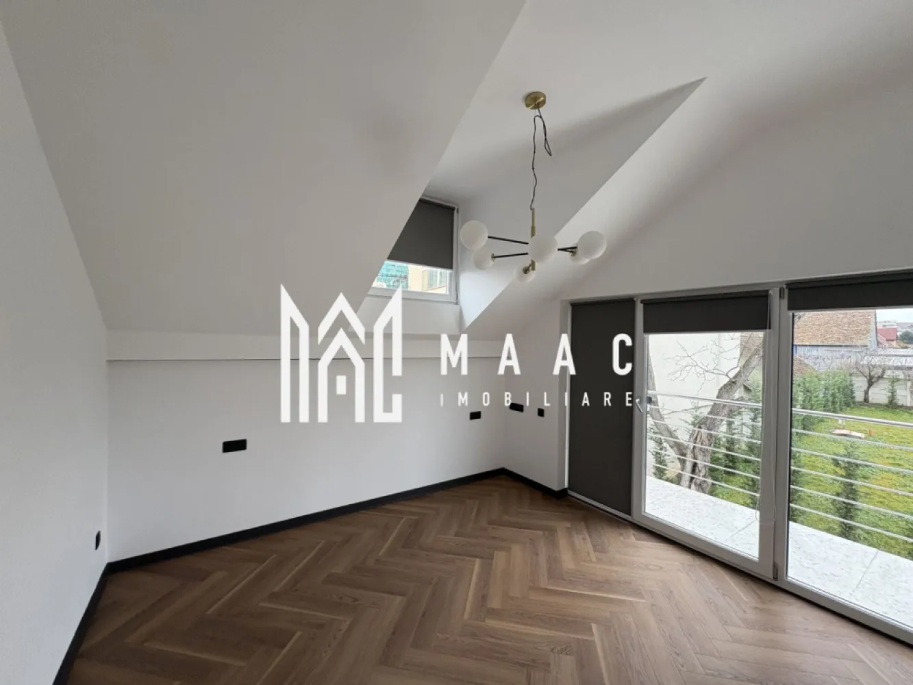 Apartament la vilă I 3 Camere I Et 2 I Balcon I 2 Parcări - MAAC Imobiliare va propune spre vânzare un apartament nou, situat la etajul 2/2 intr-un imobil din zona Turnisor. Locuinta are living cu bucatarie open-space, 2 dormitoare, baie spatioasa, cu geam de aerisire, balcon in care se face accesul din ambele dormitoare. Aferente-doua locuri de parcare ce pot fi achizitionate separat la prețul de 10000€. Aparatamentul se vinde la cheie, baia utilata parțial , parchet triplu stratificat, uși Portadors , centarala ,încălzire în pardoseală, jaluzele de aluminiu pe exterior,Jaluzele verticale la interior Pentru mai multe detalii, precizați telefonic că ați văzut anunțul cu ID CP2842654 }}