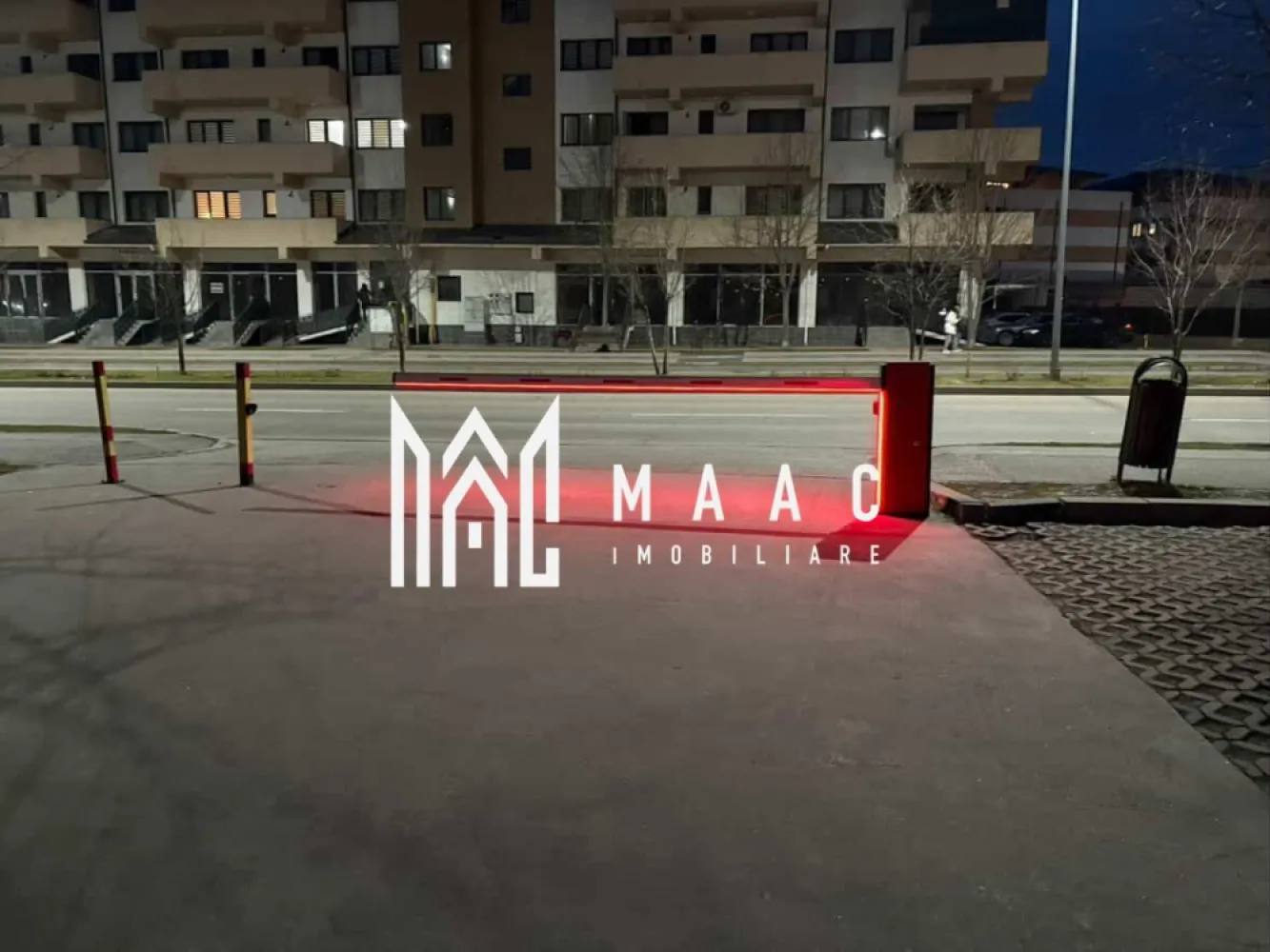 Garaj 15,7 mp | Curent electric | Demisol | Bulevardul Dem Rădulescu - Maac Imobiliare prezintă un garaj ideal pentru depozitare sau parcare, ferit de intemperii și de razele directe ale soarelui, cu o suprafață utilă de 15,7 mp. Garajul dispune de curent electric, fiind potrivit inclusiv pentru încărcarea unei mașini electrice. Este situat la demisolul imobilului de pe Bulevardul Dr. Rădulescu nr. 53, bloc X3, beneficiind de acces auto facil. Spațiul este potrivit atât pentru parcarea unui autoturism, cât și pentru motociclete, remorcă sau utilizare ca spațiu de depozitare. Pentru mai multe detalii sau pentru stabilirea unei vizionări, vă invităm să contactați MAAC Imobiliare. ID: CP2940664 }}