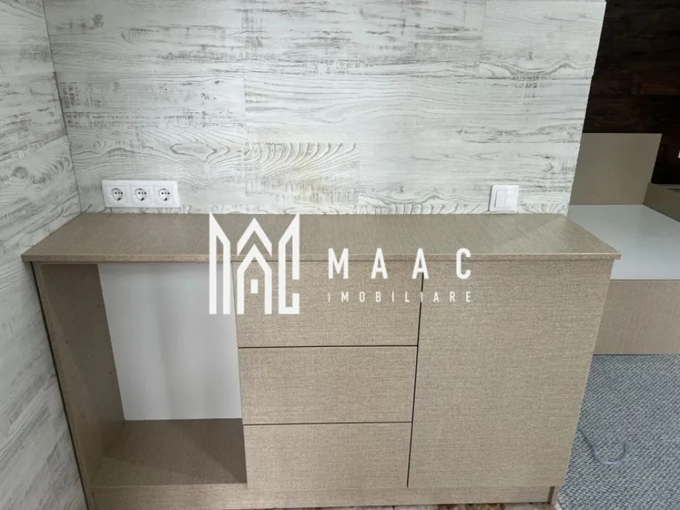 Complex turistic 7000 mp I 5 cabane individuale I Cârțișoara - Oportunitate unică de investiție – Complex turistic aproape de finalizare! Descoperiți o investiție strategică într-o zonă cu potențial turistic crescut! Această proprietate vastă, cu 7.000 mp de teren, este pregătită să devină un punct de atracție pentru turiști și o afacere profitabilă pentru investitori. Localizare avantajoasă – deschidere de 157 m la stradă, cu vegetație densă în partea frontală intr-un cadru natural deosebit. Restul proprietății este împrejmuit, asigurând siguranță și intimitate. Facilități esențiale – acces auto ușor, parcare generoasă, spațiu de joacă pentru copii. Construcții pe piloni de beton, cu structură din lemn și izolație premium (vata bazaltică 15 cm), garantând eficiență energetică și durabilitate. Cabane moderne – cabanele mici 4x (25 mp) sunt finalizate, dotate cu baie proprie, pat, canapea și terasă în față, fiecare având boiler separat. Cabana A – construcție spațioasă cu 2 dormitoare, baie mare, bucătărie și living, ideală pentru cazare premium. Infrastructură completă – fântână de apă forată, fosă septică de 10 mc, container maritim pentru depozitare. Spații comune – filigorie de 50 mp, cu cameră tehnică și 2 grupuri sanitare, perfectă pentru evenimente sau relaxare în aer liber. Proiect aproape de finalizare! În aproximativ o lună, complexul poate fi operațional, oferind un randament rapid al investiției. Necesită sursă de electricitate, generator electric sau panouri solare! Preț teren: 25 euro/mp – O oportunitate rară de a deține un domeniu turistic cu toate facilitățile necesare. Această investiție este ideală pentru antreprenori /investitori care doresc să dețină un complex turistic modern, cu multiple posibilități de extindere și profitabilitate. Contactați-ne acum pentru mai multe informații și programarea unei vizionări, specificând ID CP2494722. }}